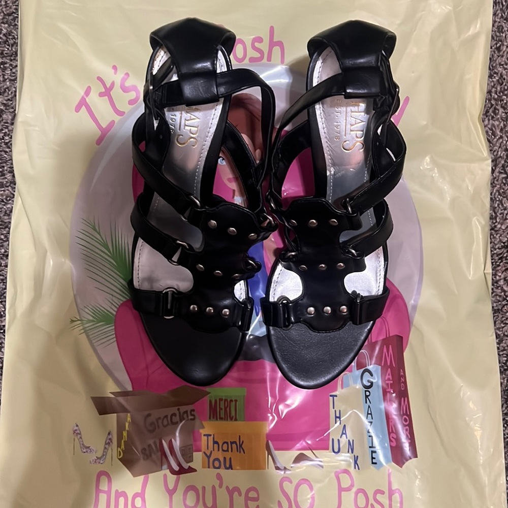 Chaps black ladies sandals NWOT SZ 7.5
